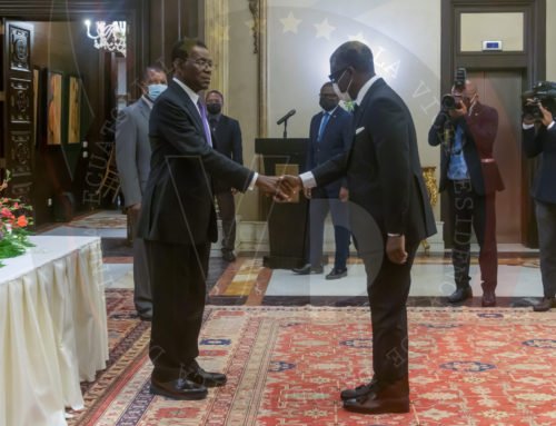 NGUEMA OBIANG MANGUE JURA COMO VICEPRESIDENTE DE LA REPÚBLICA ANTE EL JEFE DE ESTADO.